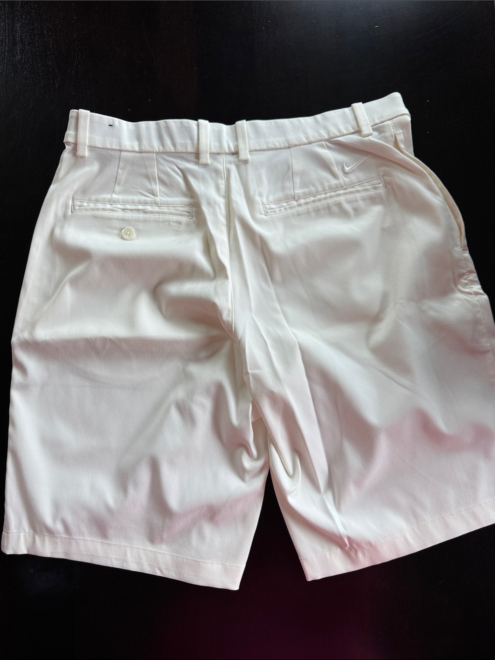 Nike Men’s Cream Flat-Front Golf Shorts - Picture 3 of 3